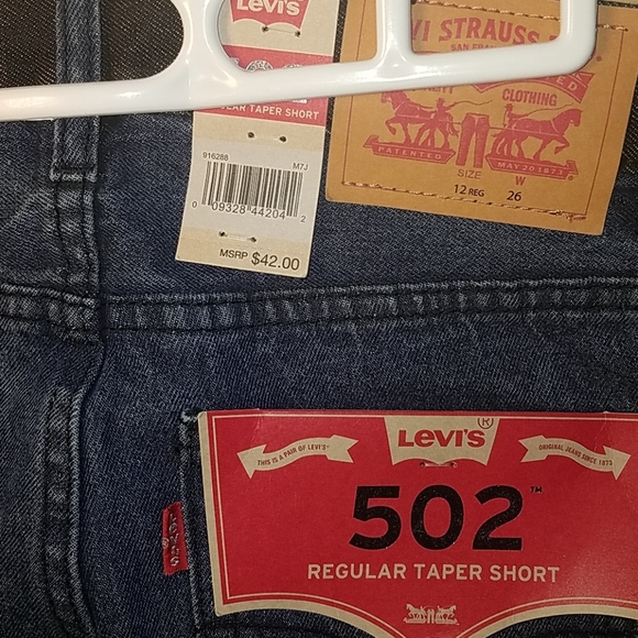 Kids Levi's  502 Regular Taper Short NWT - Picture 3 of 3